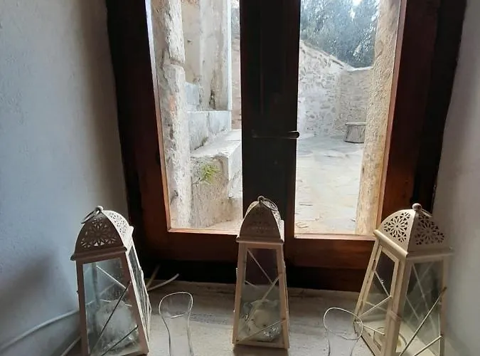 Tower 1894 Βάθεια